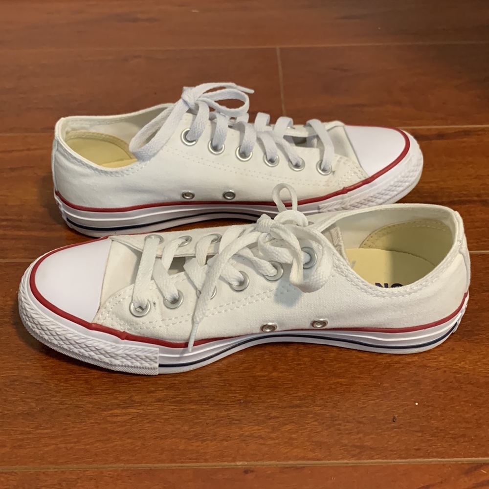 Unisex Classic Converse Sneakers, Size 7